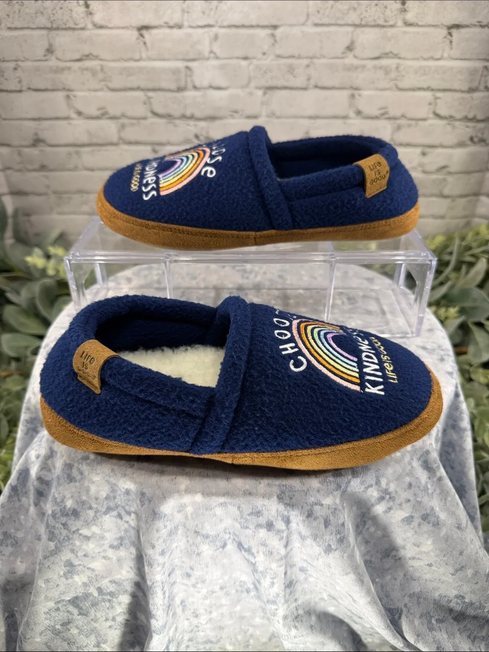 LIFE IS GOOD “Choose Kindness” Navy Blue Soft Plush Cozy Slippers - Boys 2💙EUC